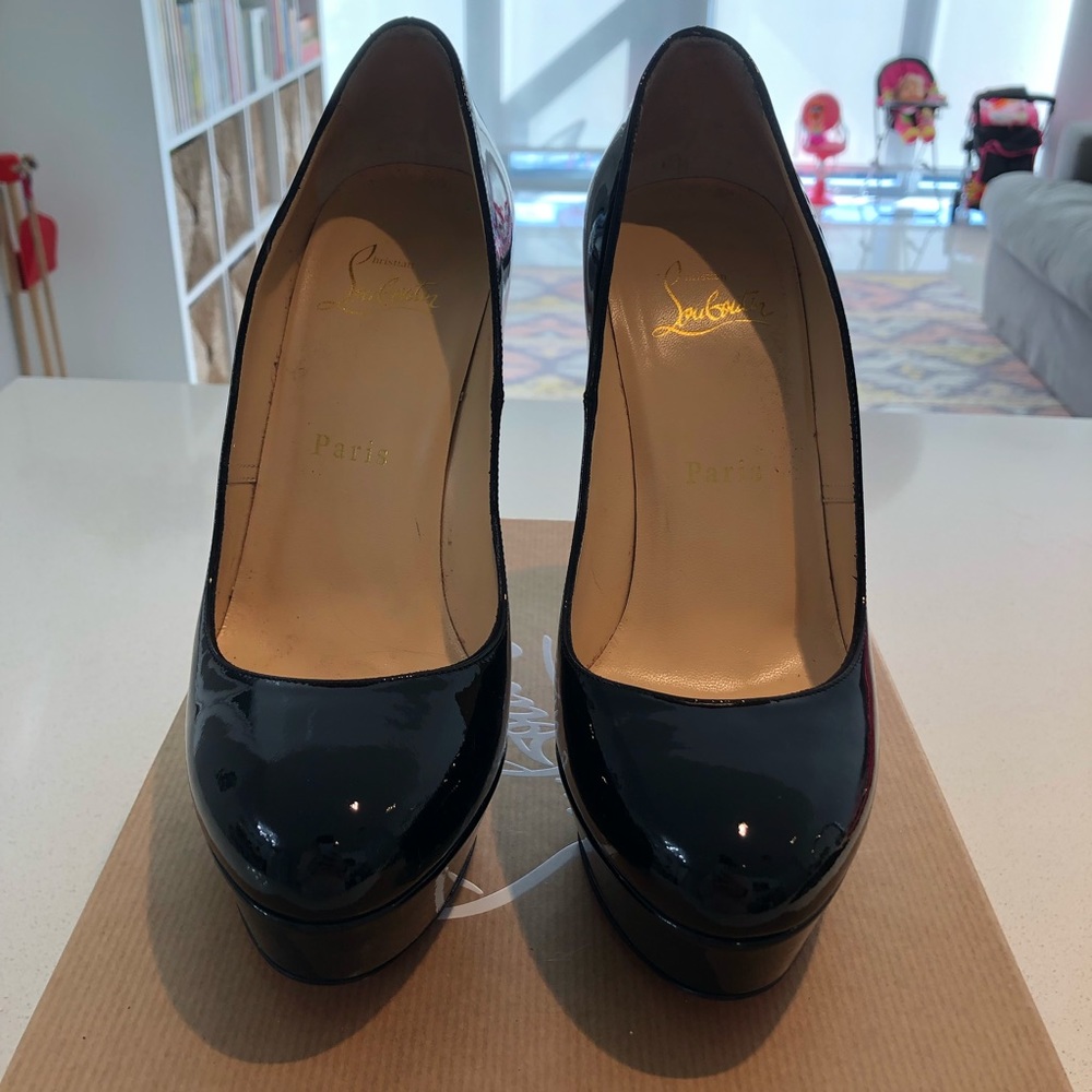 Black Paten leather Christian Louboutin pump!